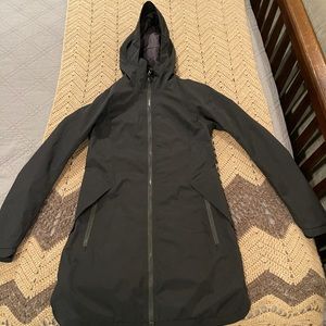 Lululemon Definitely Raining Jacket - Size 6